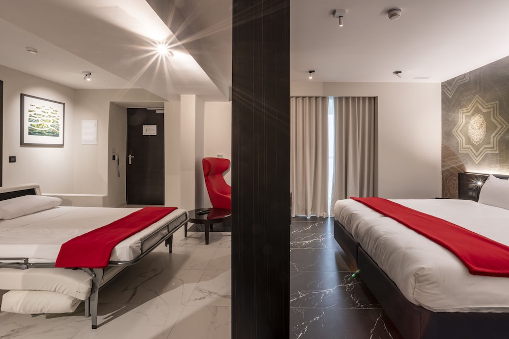 1 BEDROOM, DELUXE, SUITE