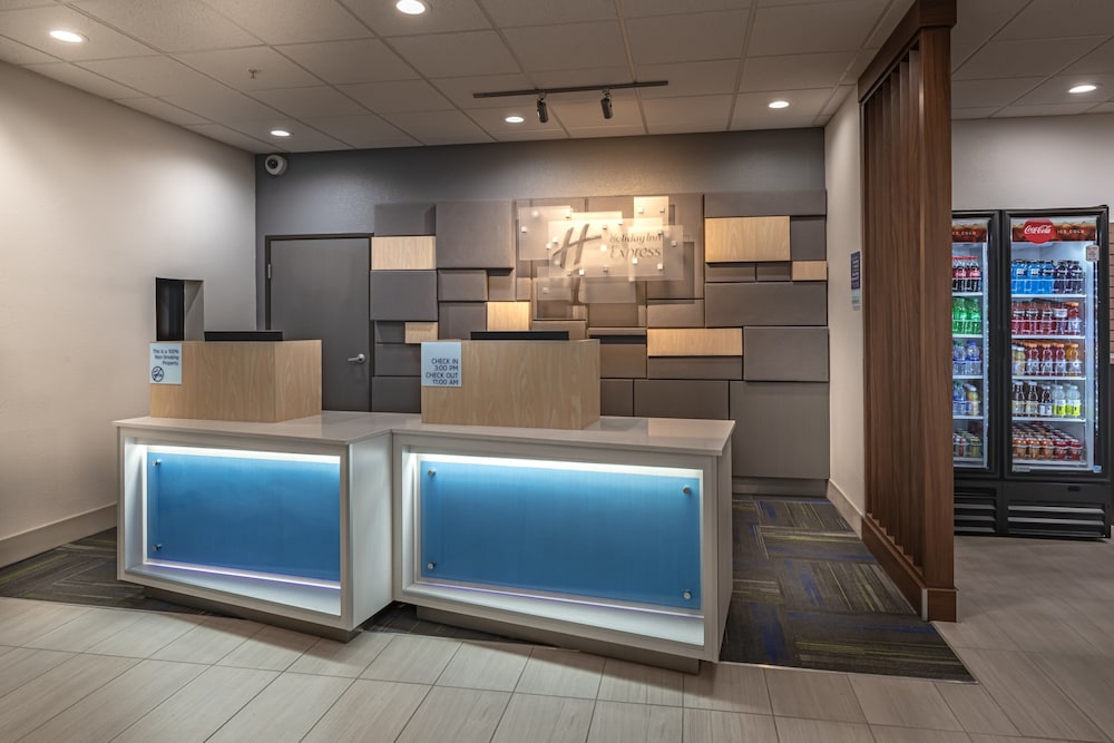 Holiday Inn Express Suites N Waco Area West 9/51