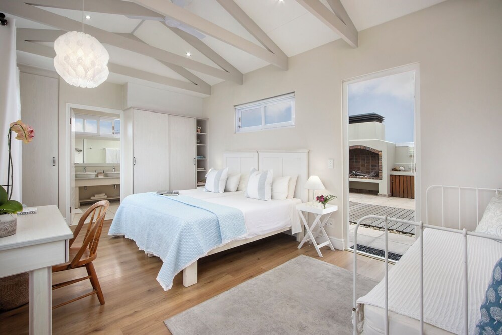 138 Marine Beachfront Guesthouse 9/50
