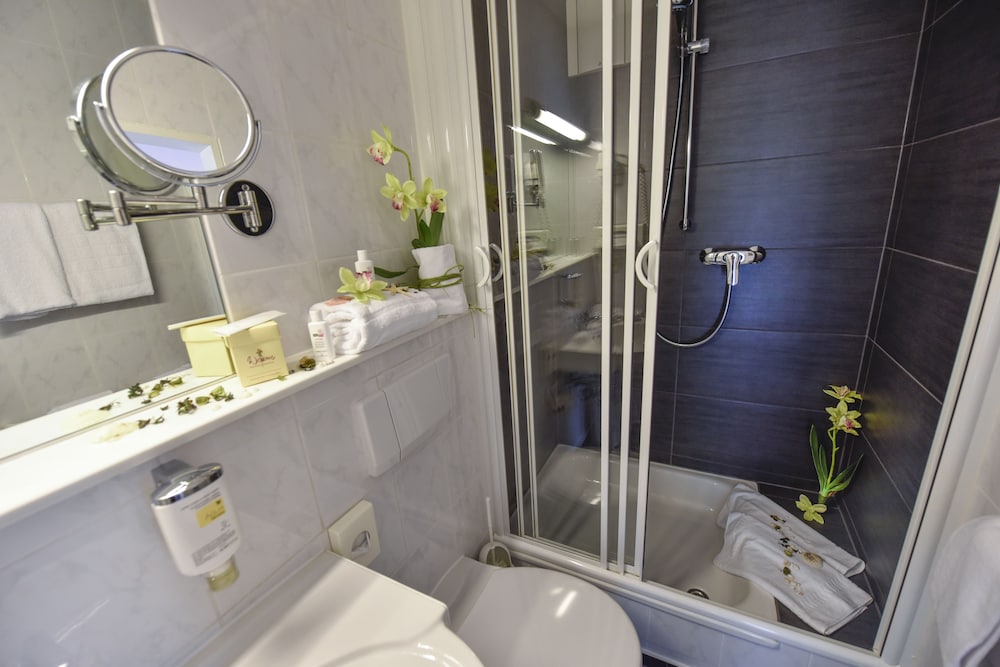 Atrium Hotel Amadeus 49/50