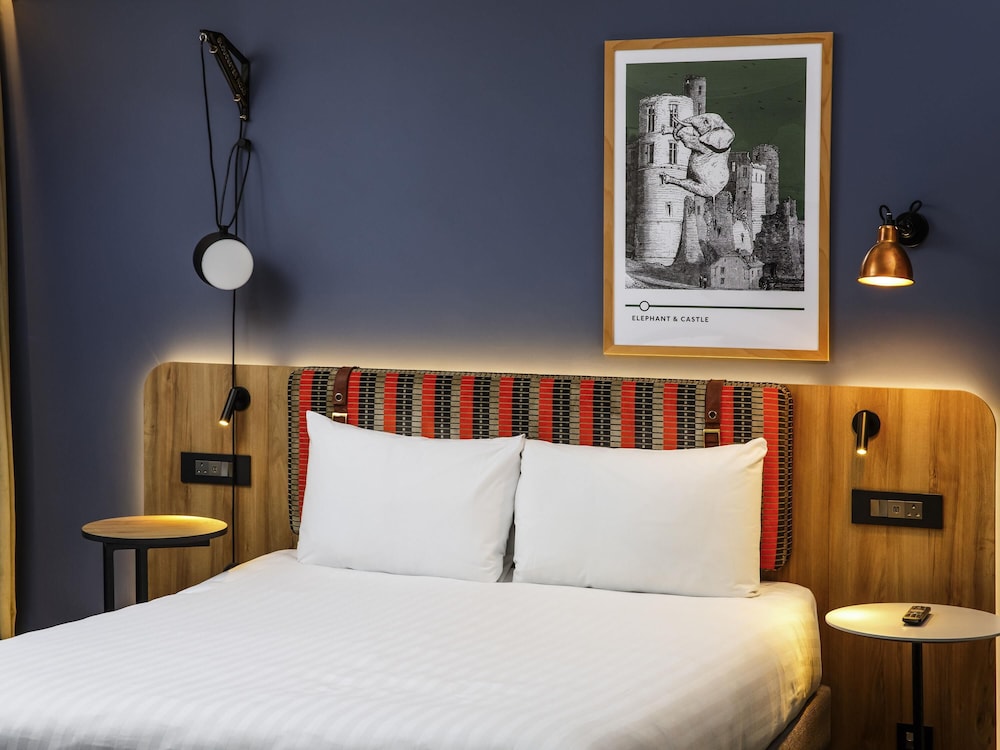 ROOM, DOUBLE BED