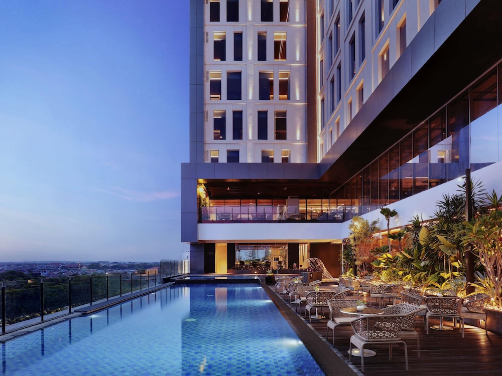 Movenpick Surabaya City 9/68