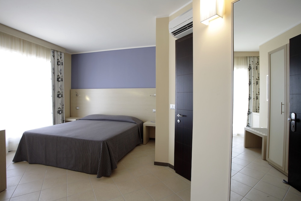 Janus Hotel 9/69
