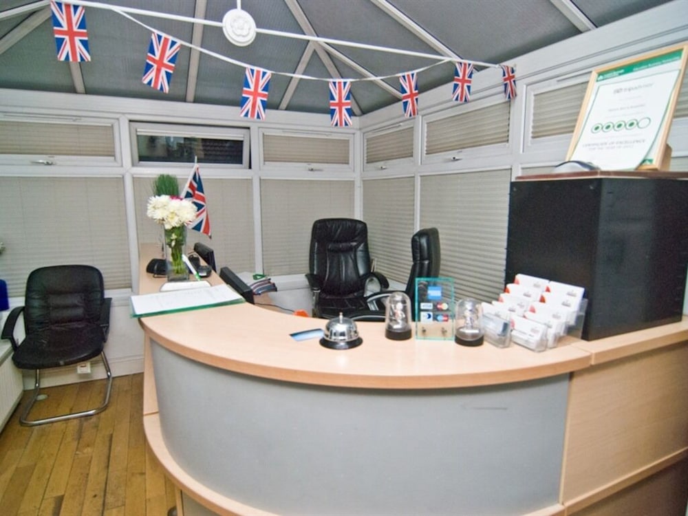 Skylark B &amp; B 9/57