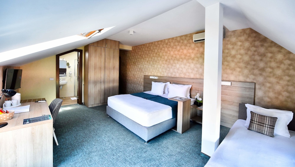 Hotel Mint 12/47