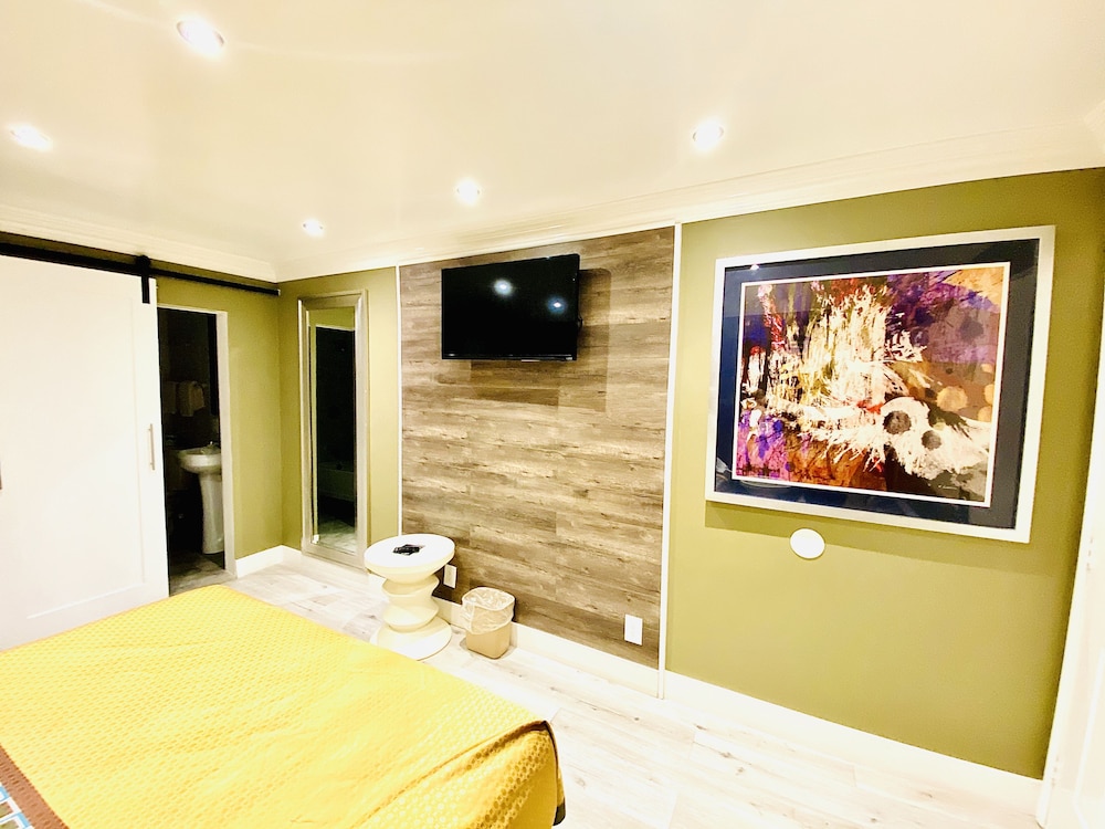 Casa Blanca Inn & Suites 40/67