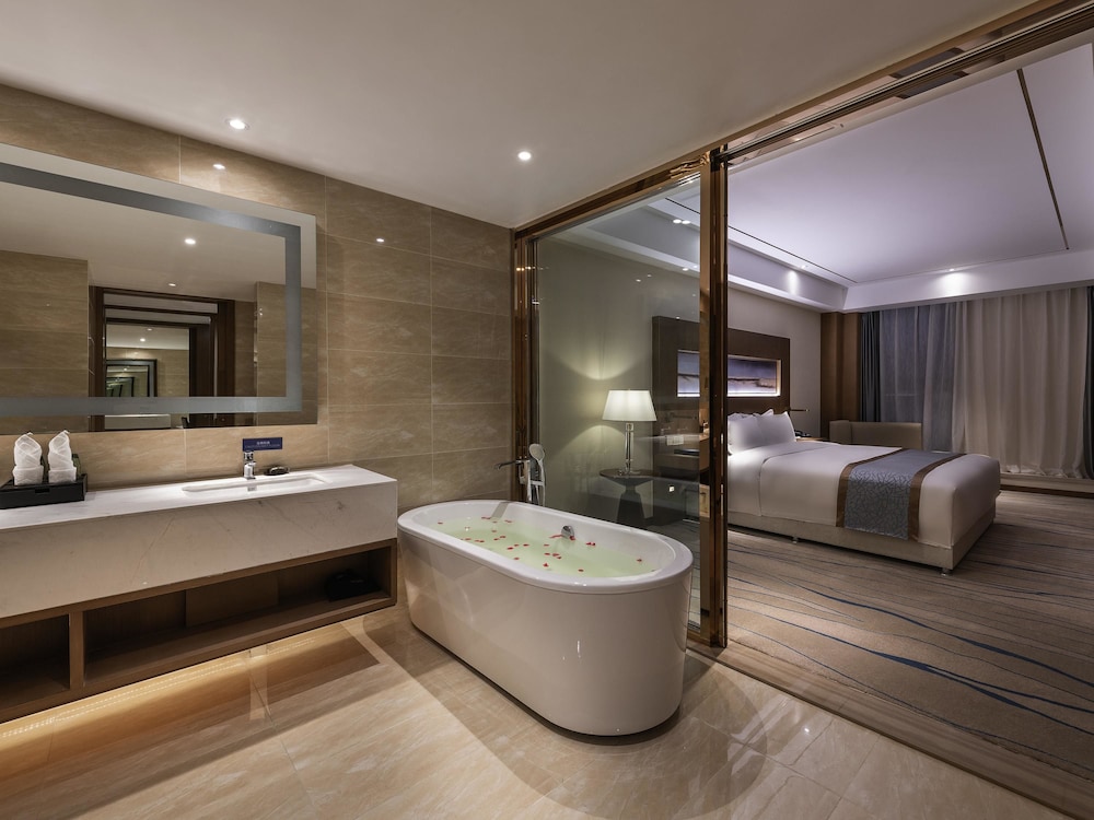 Novotel Qingdao New Hope 2/72
