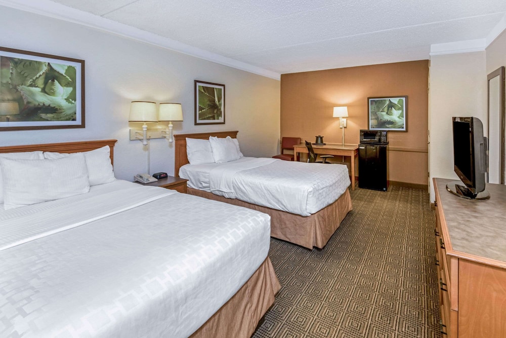 La Quinta Inn San Antonio I 35 N At Rittiman Road 22/46