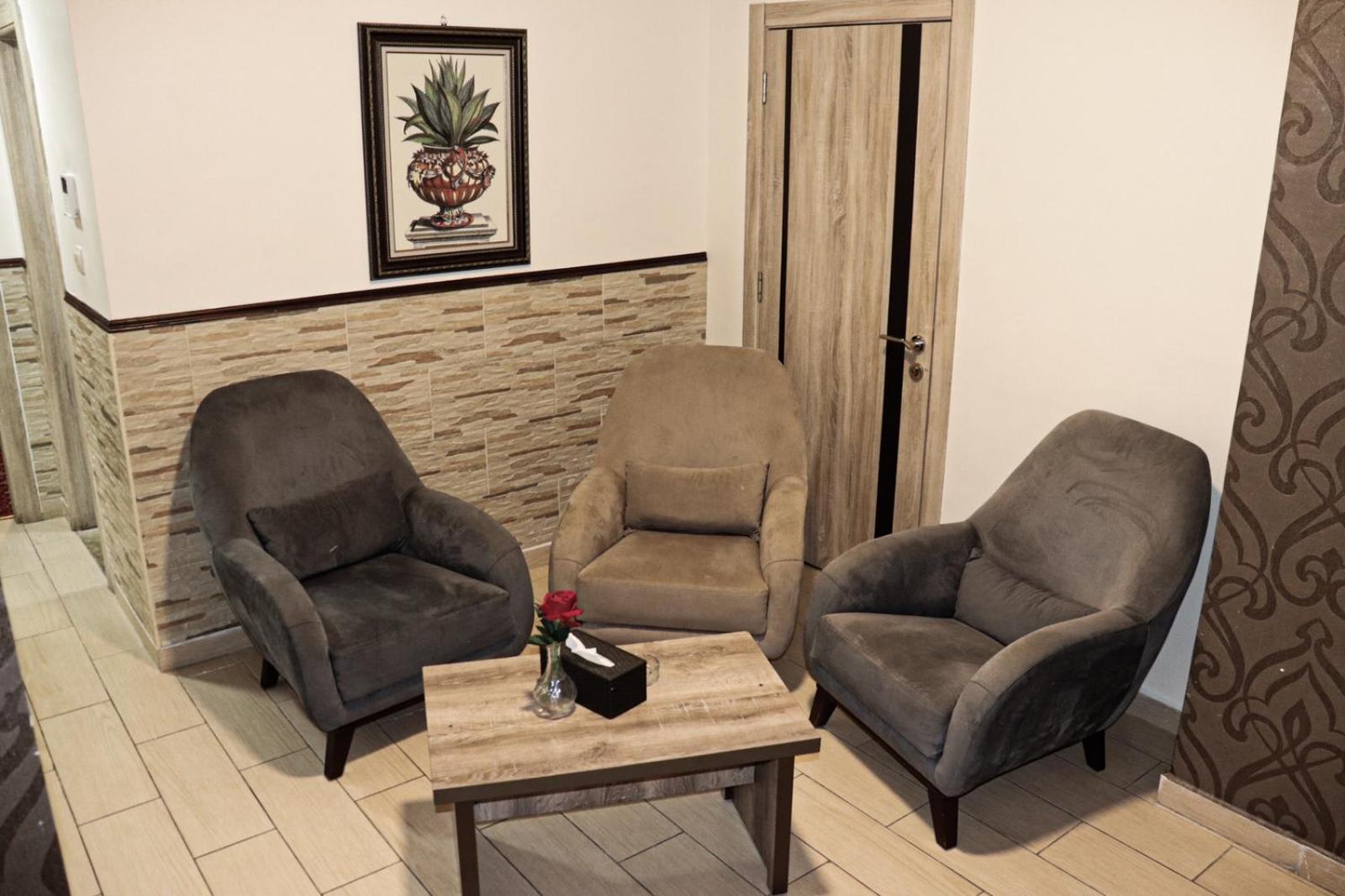 Balcony Hotel and Suites 28/49