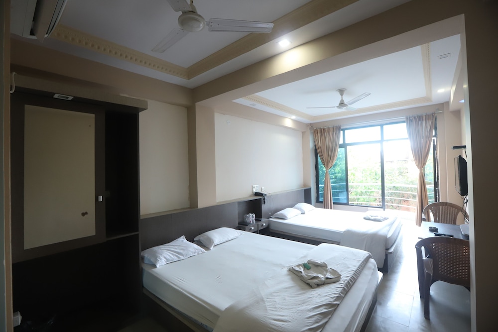 Larica Holiday Inn Puri 6/16
