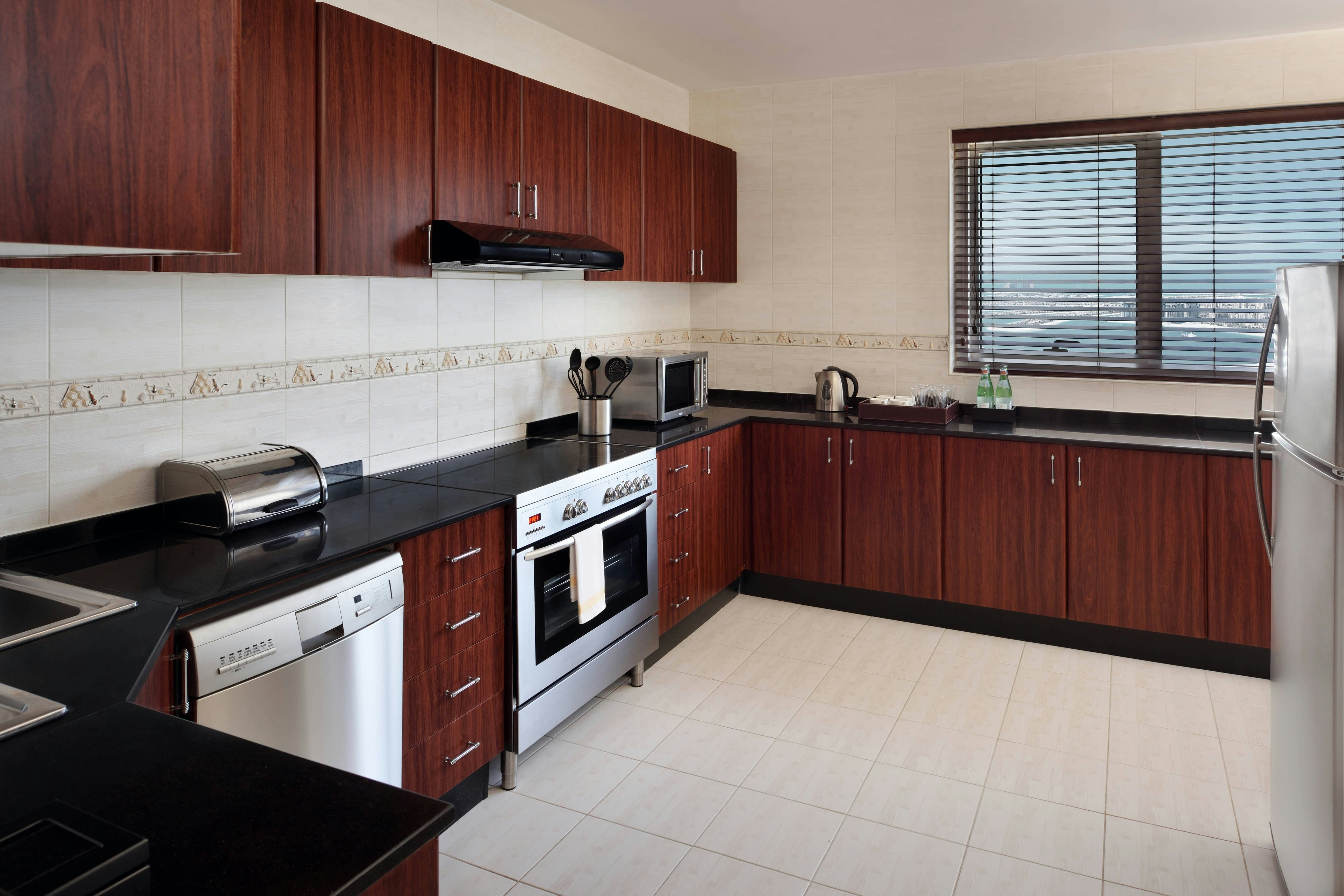 Dubai Marriott Harbour Hotel Suites 32/32