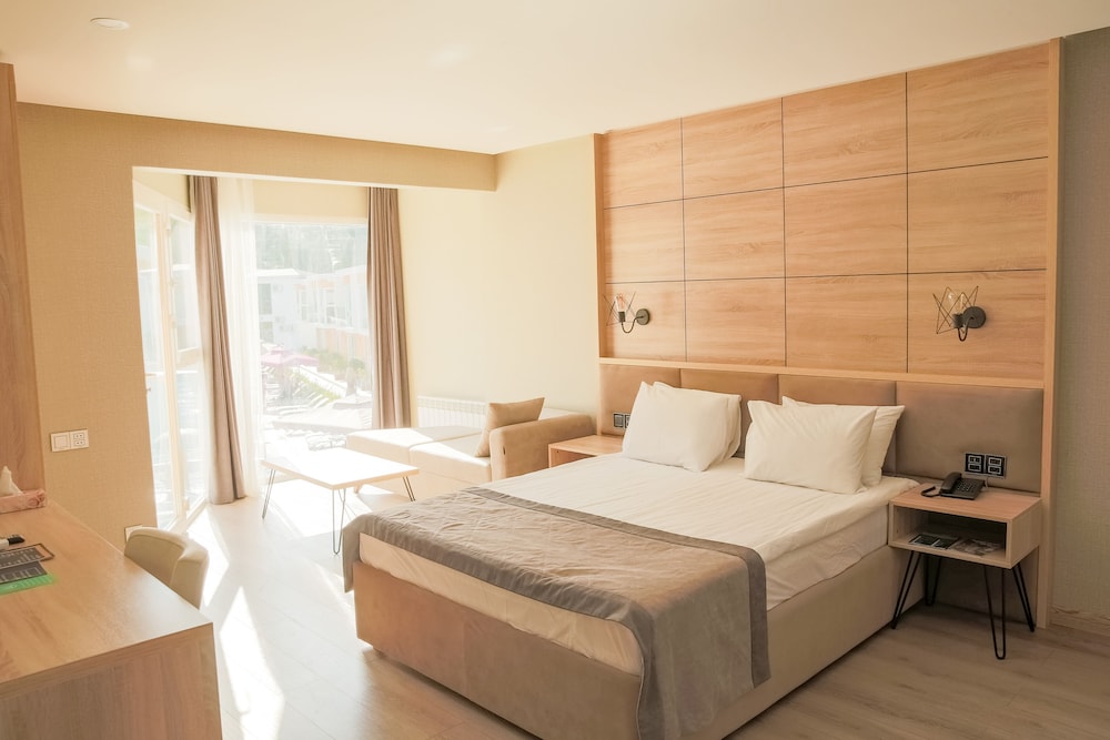Riva Hill Resort 24/48