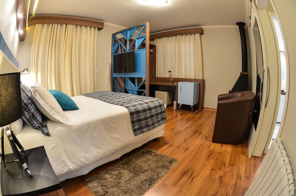 SUITE, HOT TUB