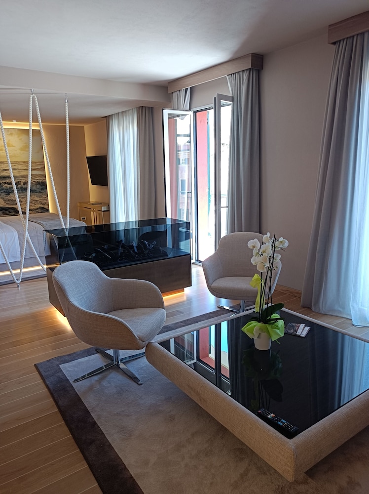 Miramare Suites 35/42