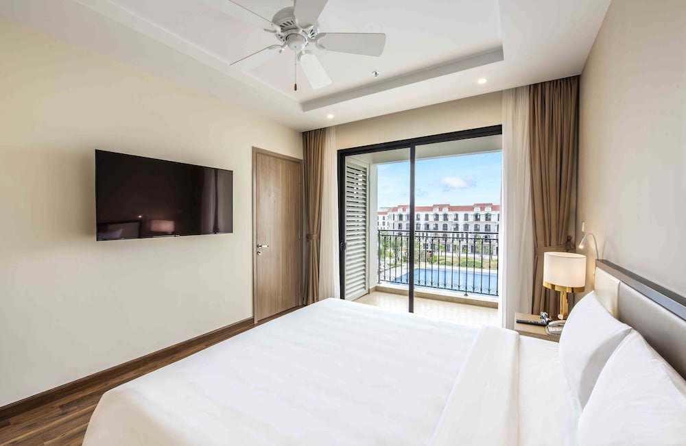 Vinholidays Fiesta Phu Quoc 18/50