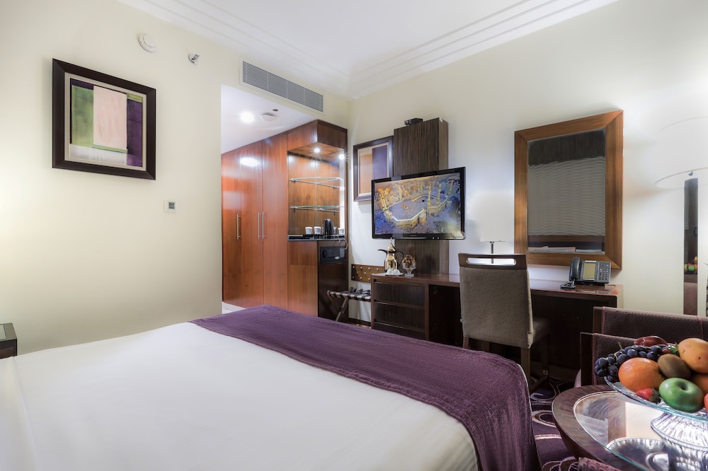 TRANSIENT, DOUBLE BED