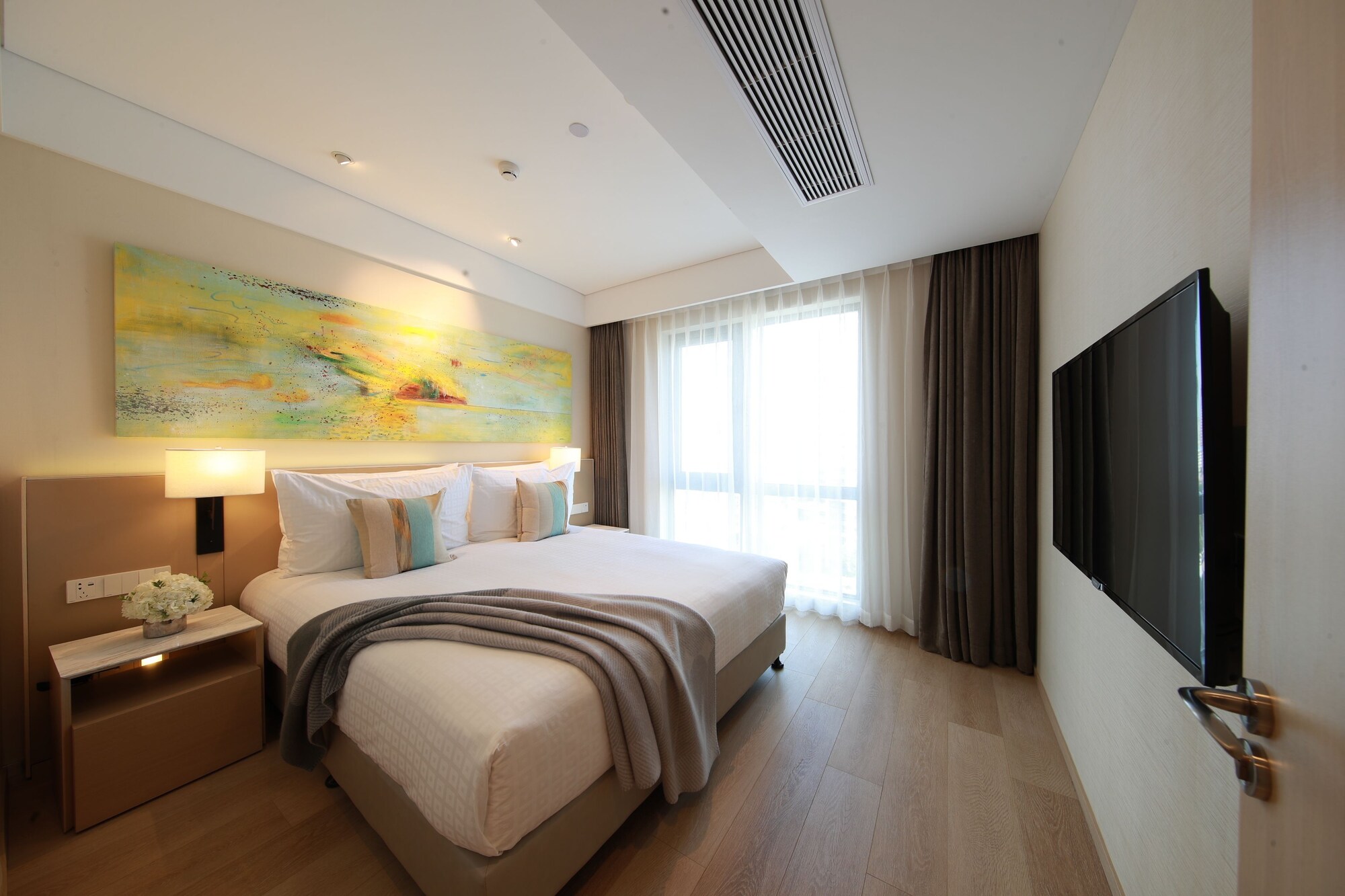 STUDIO, KING BED