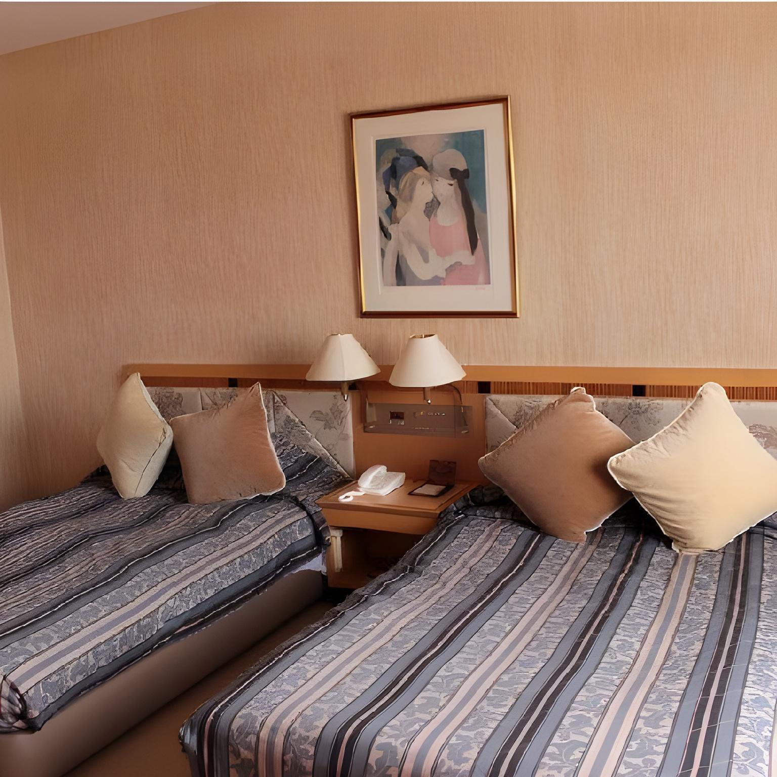 Deluxe, Twin Beds, Main Building