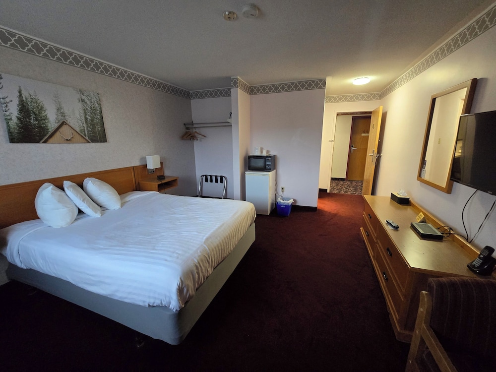 Room, Queen Bed, Pool Access