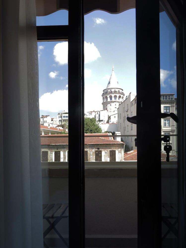 Galatahan Hotel 50/55