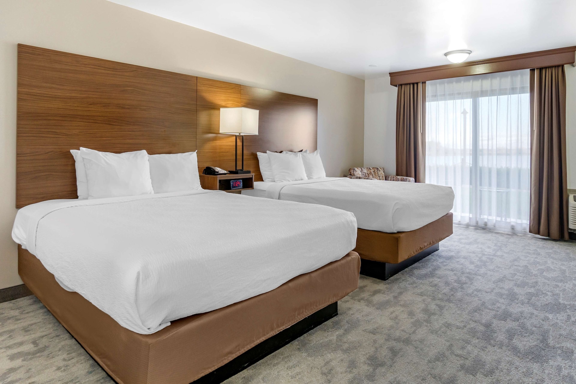 Standard, 2 Queen Beds, Pool Side, Patio