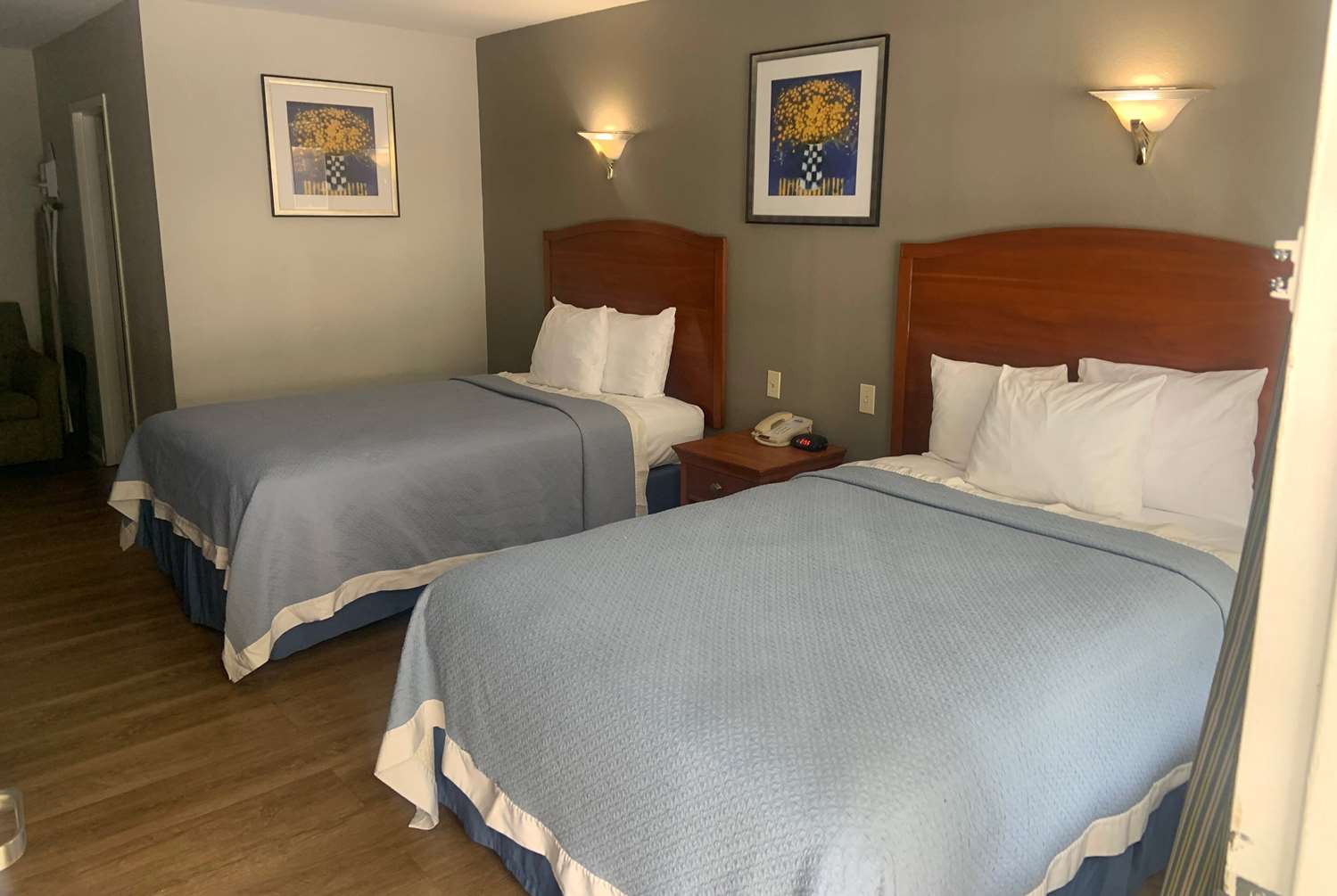 Days Inn by Wyndham Elmsford / White Plains 7/22