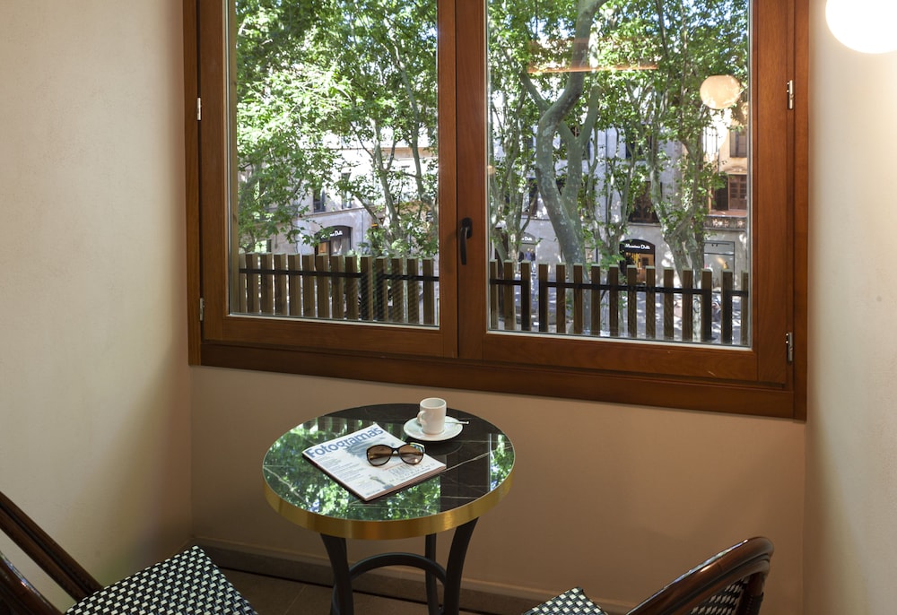 Nivia Born Boutique Hotel 27/36