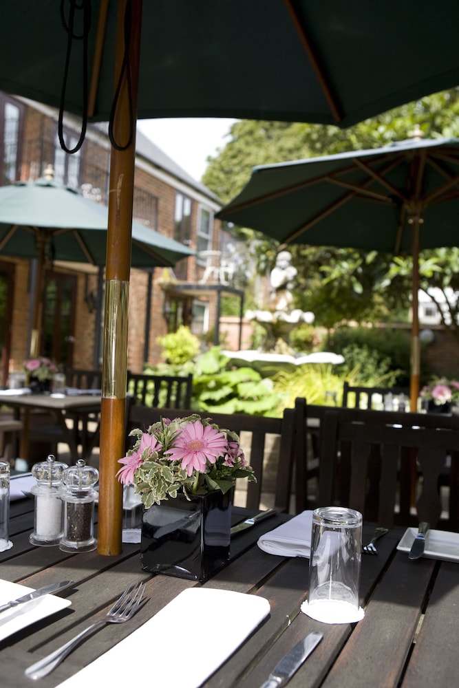 Cotswold Lodge Hotel 49/64