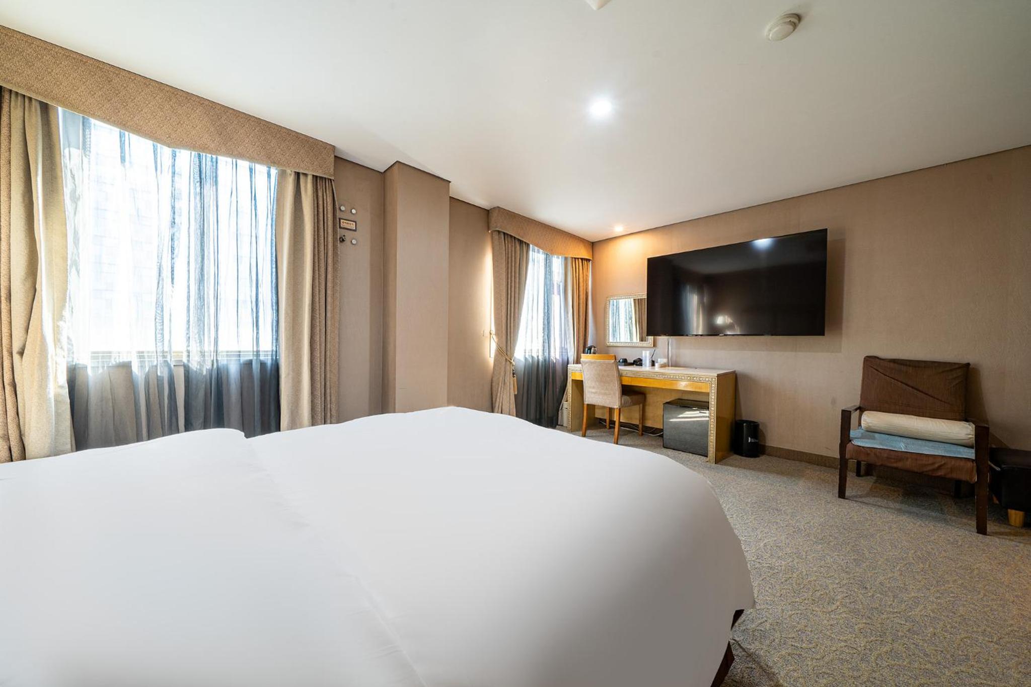 Room, Double Bed, Large