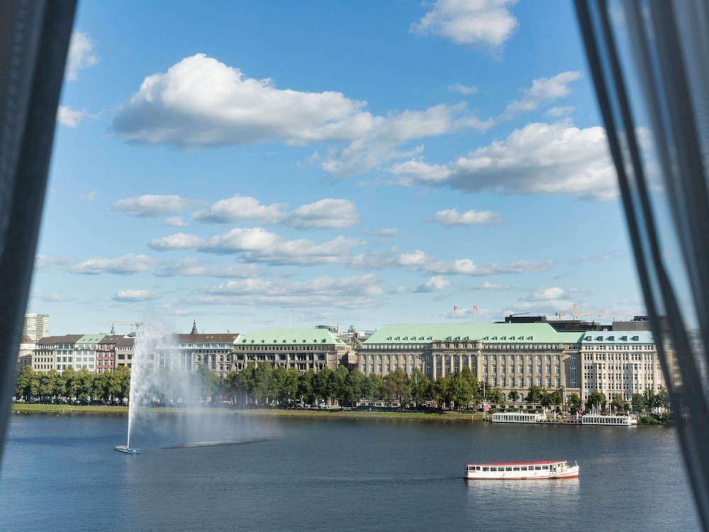 Fairmont Vier Jahreszeiten 72/75