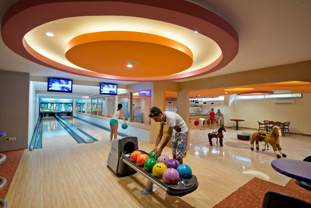 MC Beach Resort Hotel 42/53