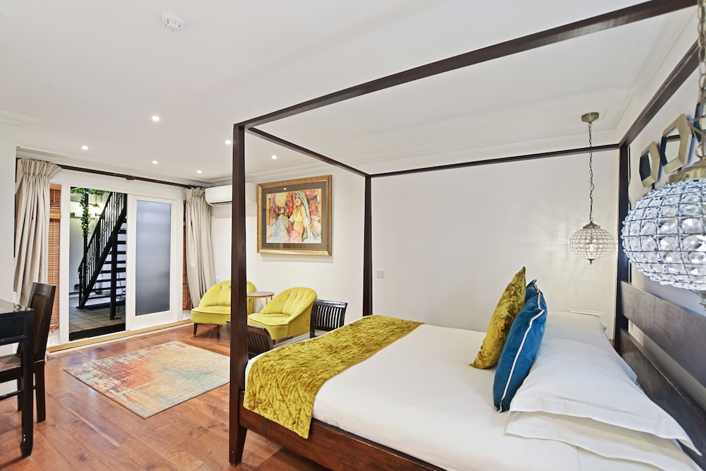 Semi Basement, Junior Suite, Queen Bed