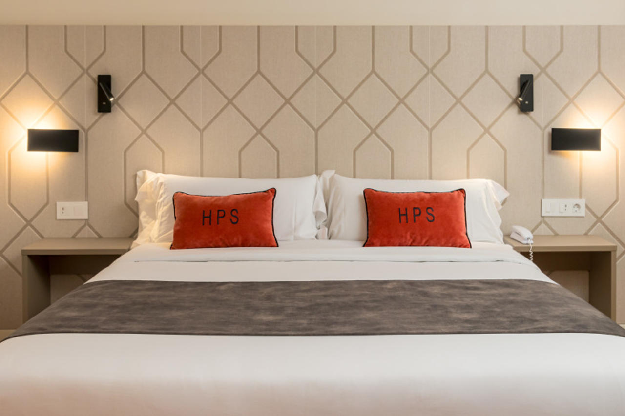 Hotel Puerta Santander 8/23