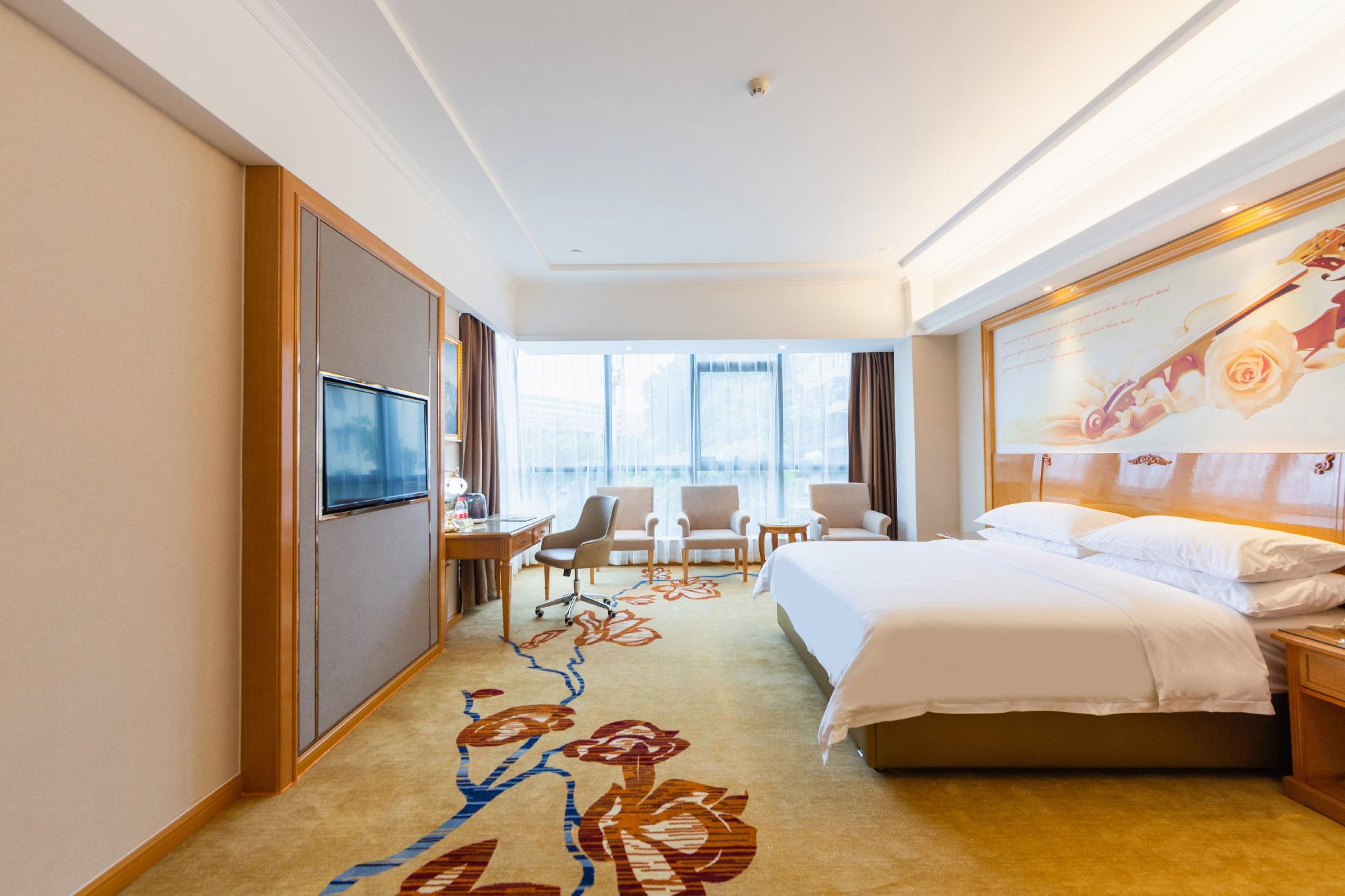Vienna Hotel (Guangzhou Huangpu Free Trade Zone Xiayuan Subway Station) 12/38