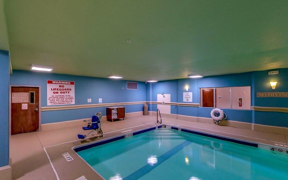 Holiday Inn Express Fort Wayne-East(New Haven) 22/39