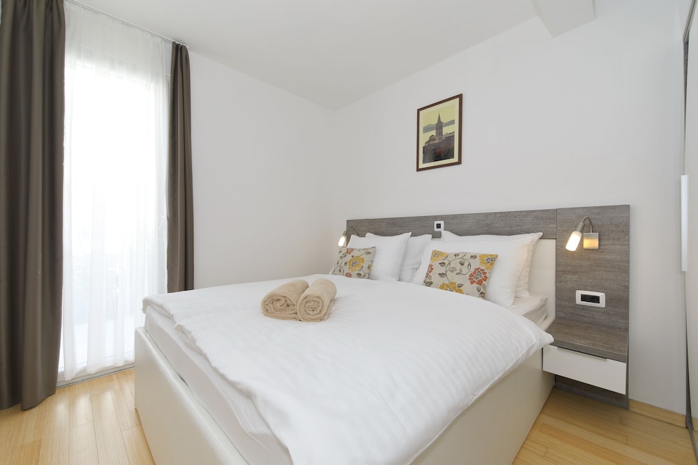 Sunnyside Apartments Petrcane 4/50