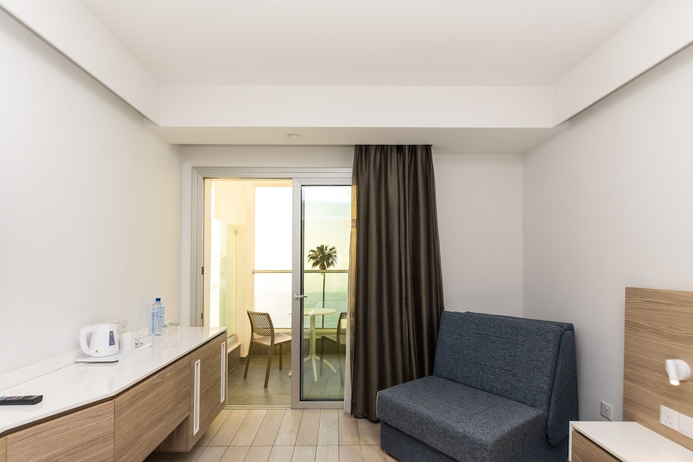 Evalena Beach Hotel 15/28