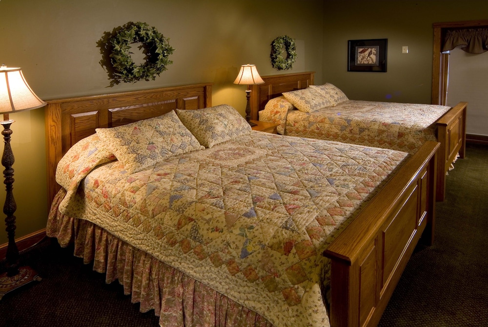 Carlisle Inn Sugarcreek 16/58