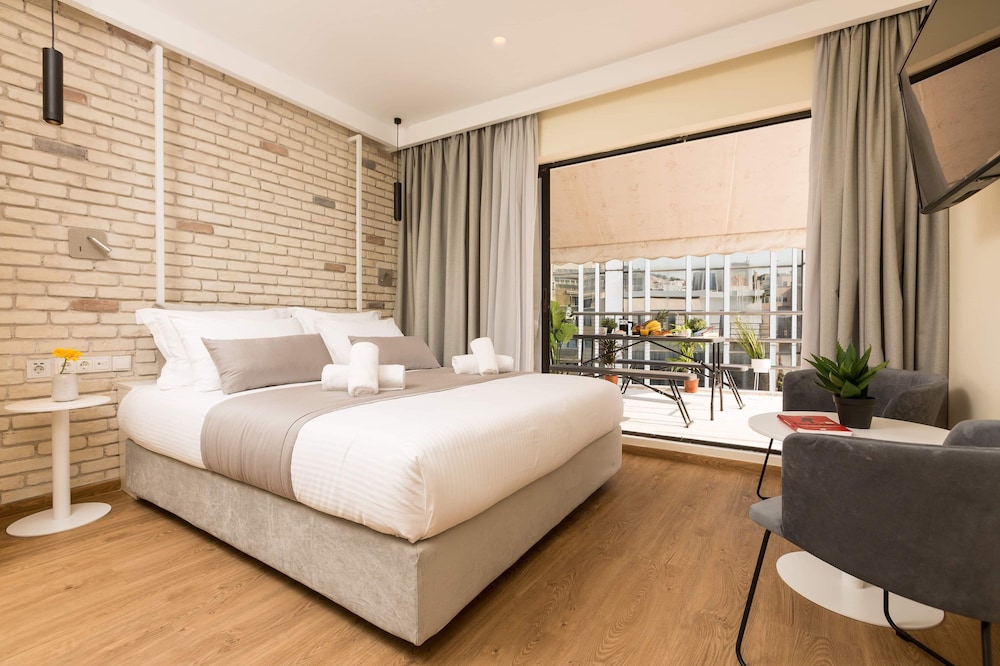 Hotel @ Syngrou Fix 16/50