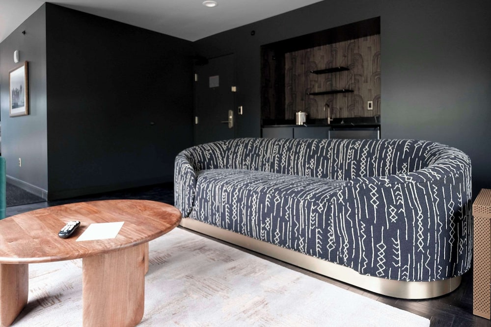 The Inn Hotel Lake Okoboji, Ascend Hotel Collection 4/50