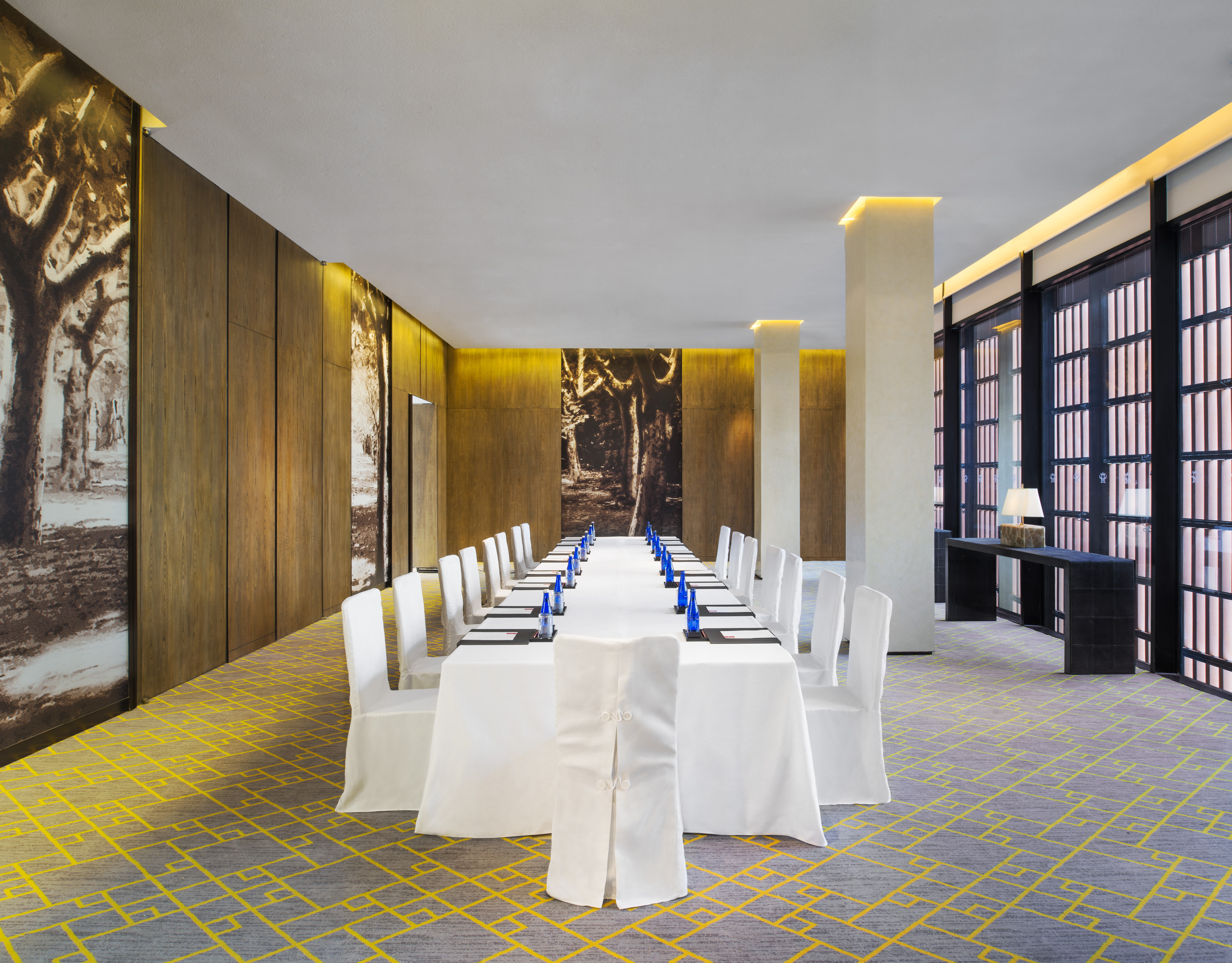 HUALUXE Shanghai Twelve at Hengshan, an IHG Hotel 17/38