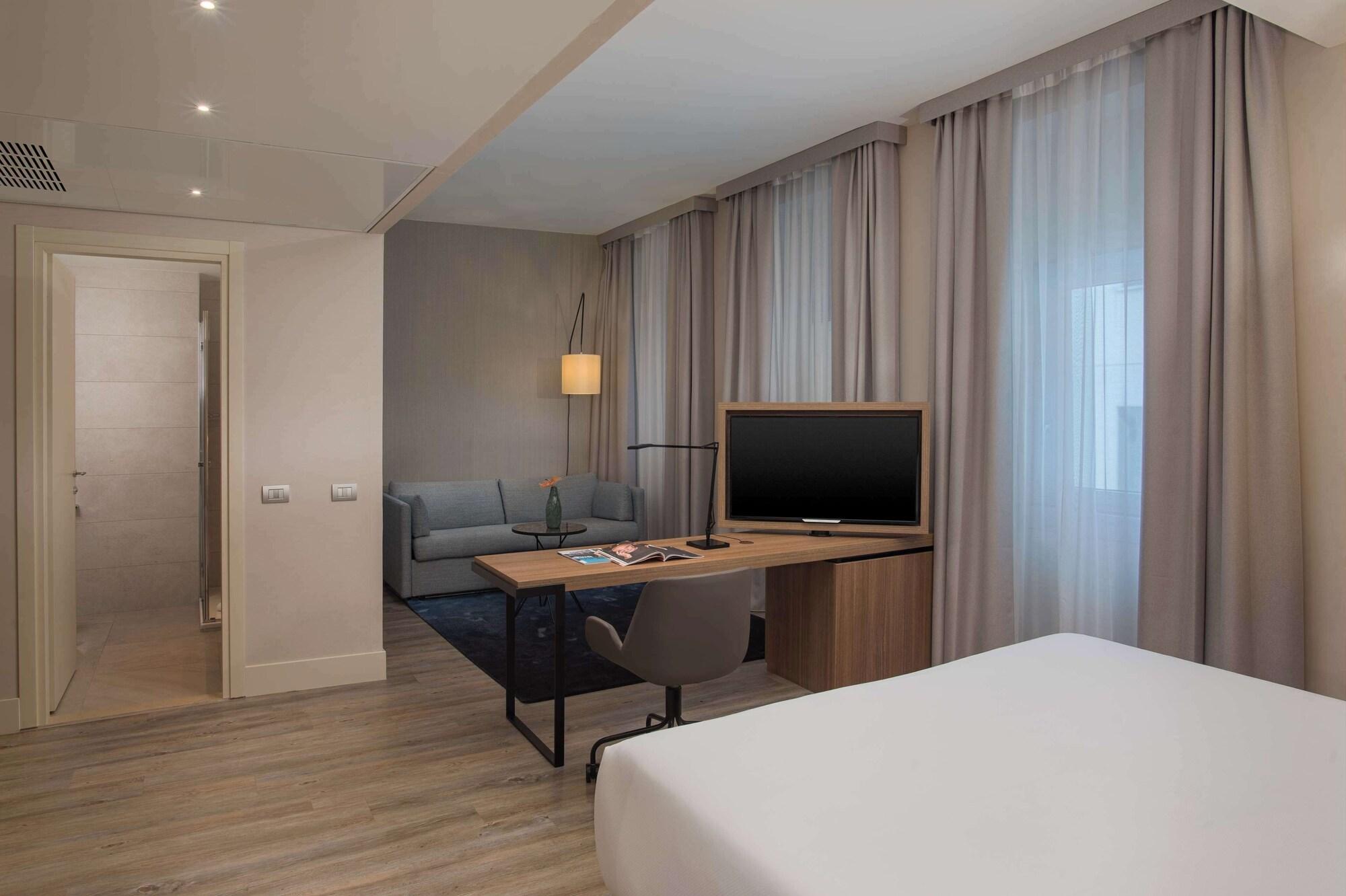غرفة بريميوم بسرير كينج مع سرير إضافي، Nh Trieste Hotel 4/6