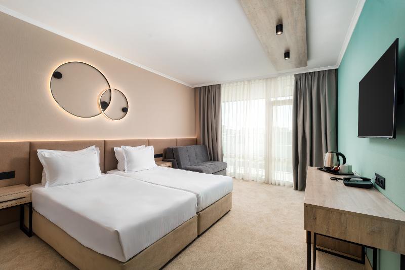 City, 2 Double Beds