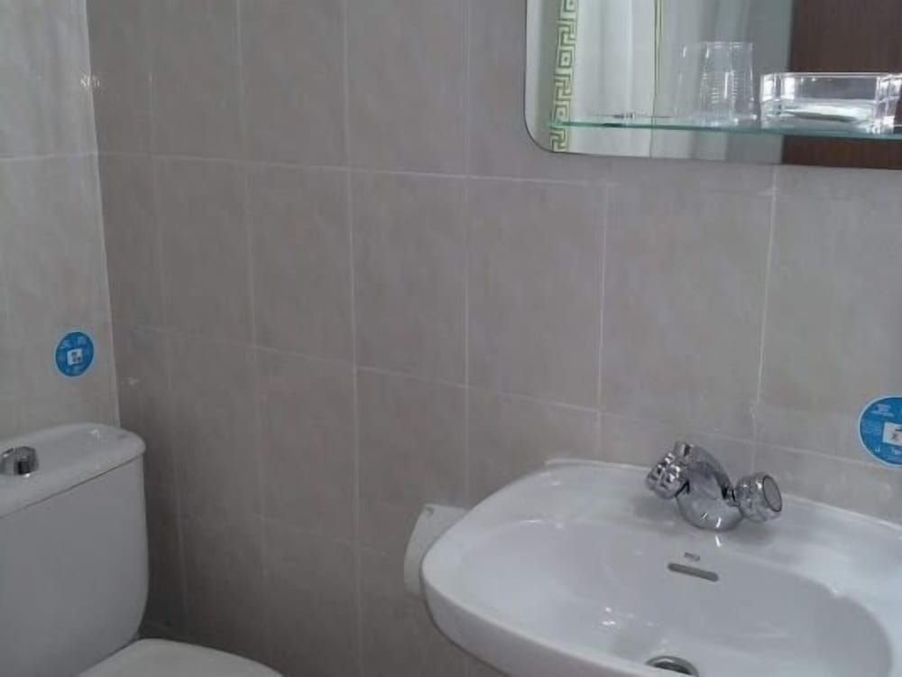 Hostal Esmeralda 33/36