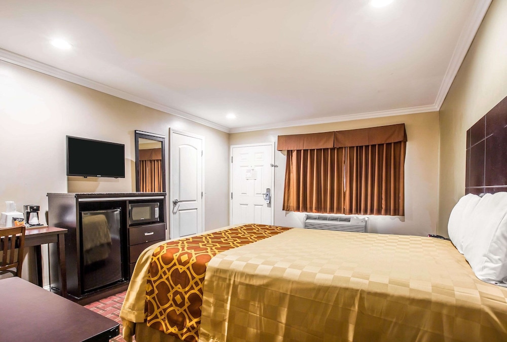 Rodeway Inn & Suites Bellflower 15/33