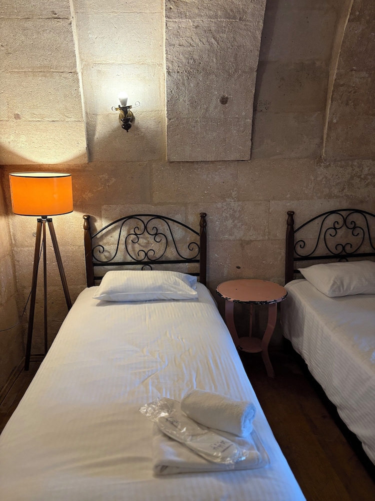 DELUXE, TWIN BEDS