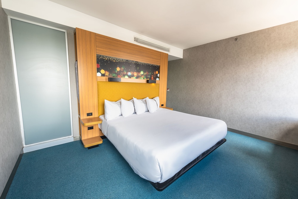 Aloft, King Bed