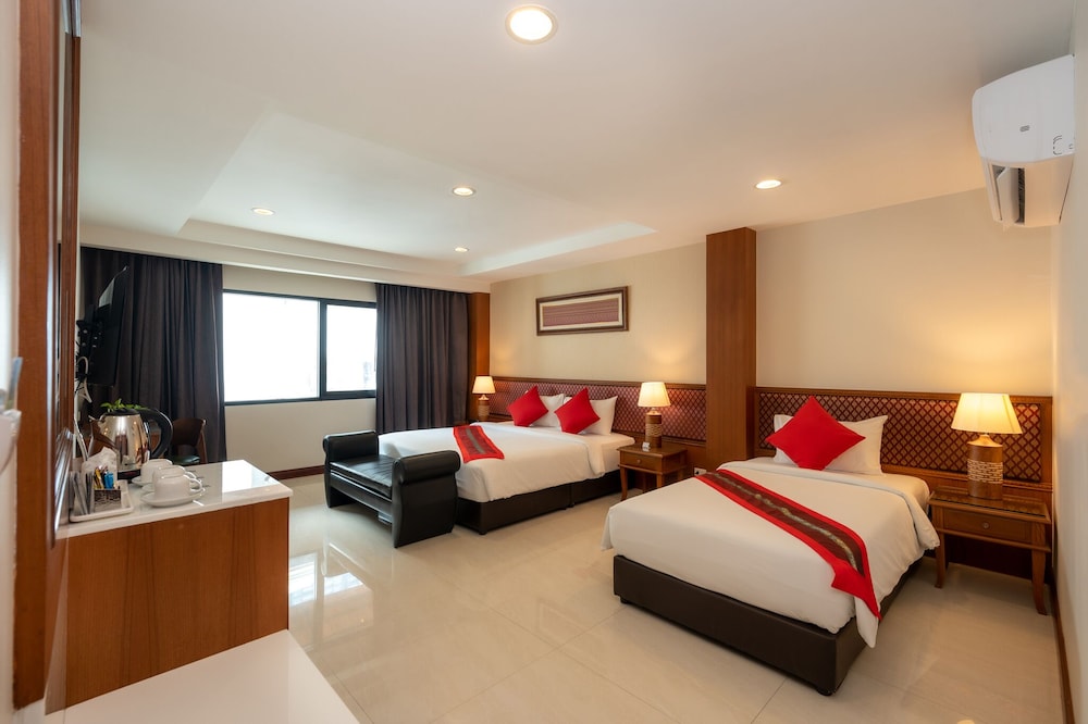 TRUE SIAM RANGNAM HOTEL 31/68