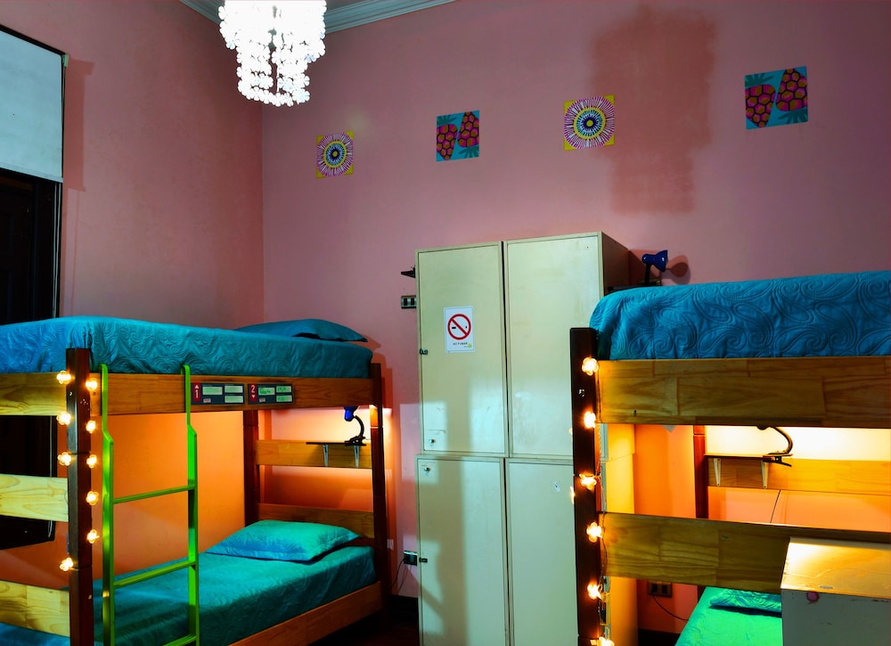 Santiago Backpackers 13/50