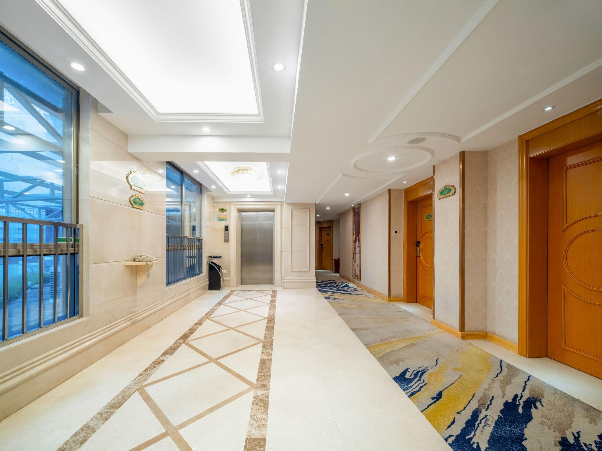 Vienna Hotel (Shenzhen Longhua Dalang Clothing Base) 19/54